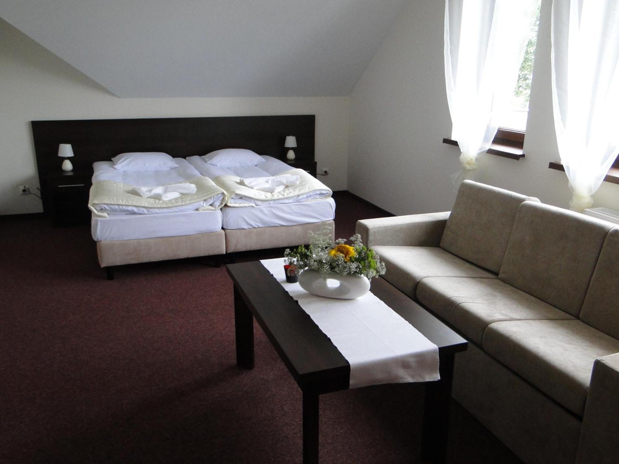 Hotel Cynamon Tokarnia  Kültér fotó